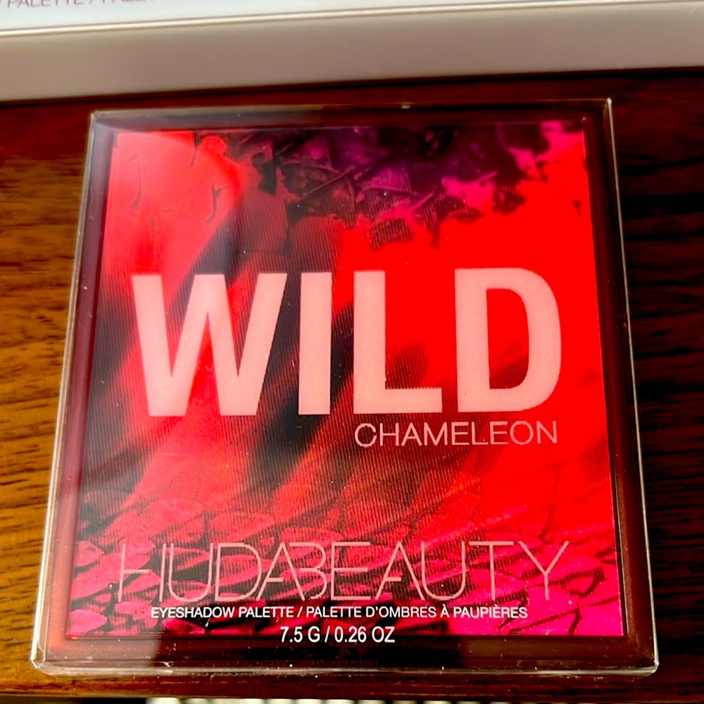Huda Beauty Wild Chameleon Eyeshadow Palette